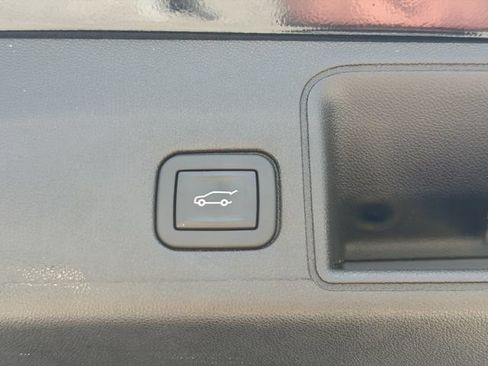 Used 2023 GMC Terrain SLT AWD/4WD image 16