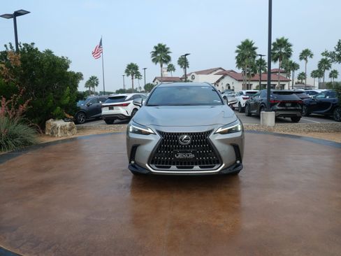 Certified 2023 Lexus NX 250 FWD w/ Premium Package image 7