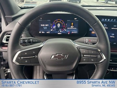 Used 2025 Chevrolet Traverse Z71 image 13