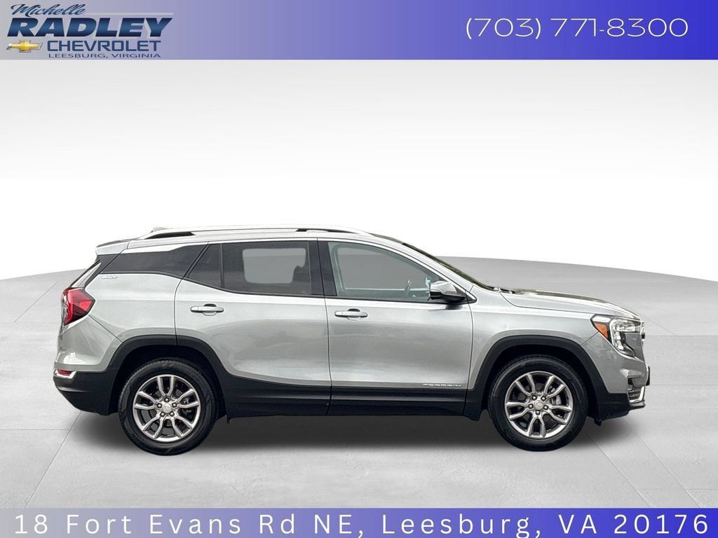 Used 2024 GMC Terrain SLT AWD/4WD image 7