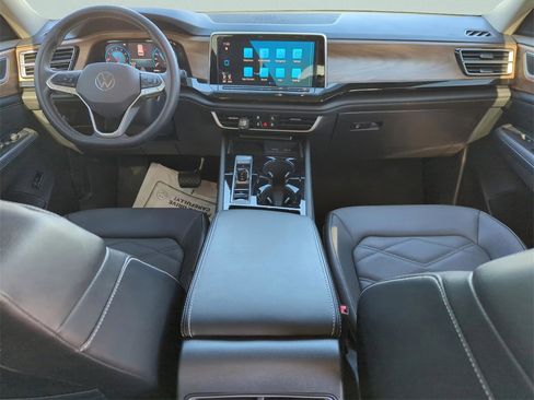 Used 2025 Volkswagen Atlas SE image 41