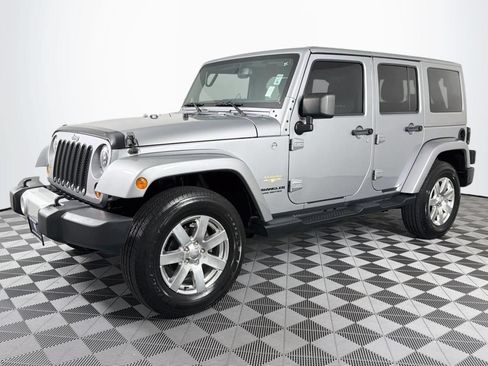 Used 2013 Jeep Wrangler Unlimited Sahara w/ Dual Top Group AWD/4WD image 6