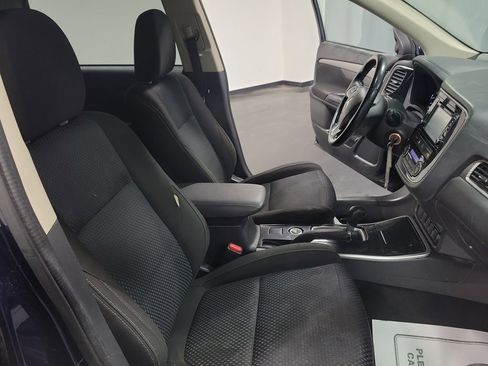 Used 2017 Mitsubishi Outlander ES image 22