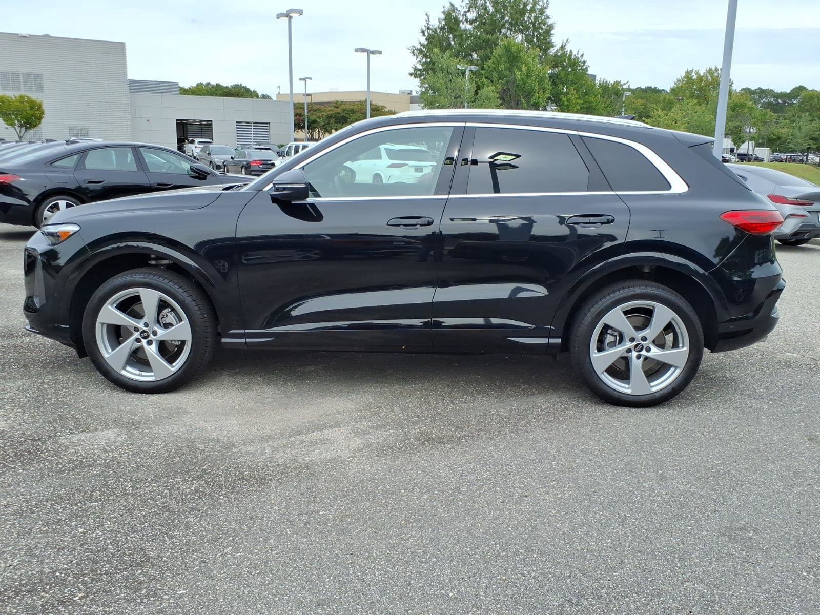 Certified 2025 Audi Q5 Premium Plus AWD/4WD image 3