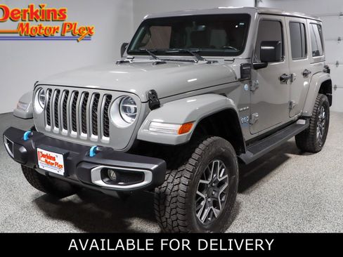 Used 2022 Jeep Wrangler Unlimited Sahara w/ Cold Weather Group AWD/4WD image 1