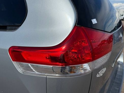 Used 2014 Toyota Sienna LE FWD image 11