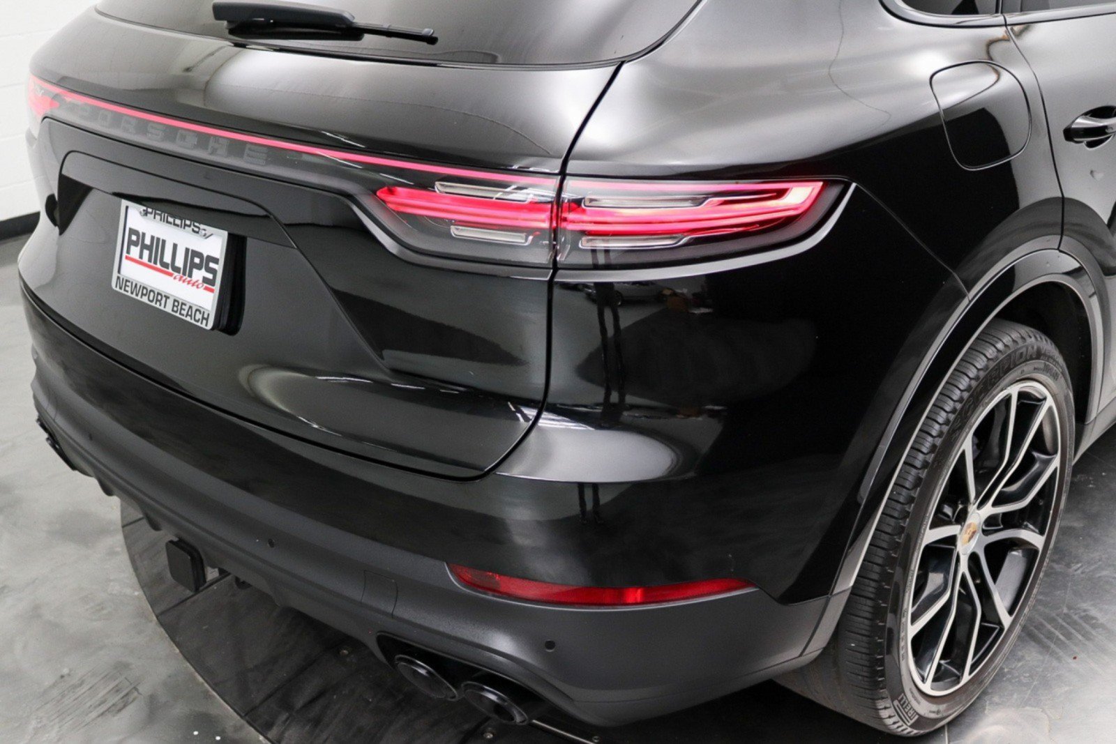 Used 2022 Porsche Cayenne Platinum Edition AWD/4WD image 12