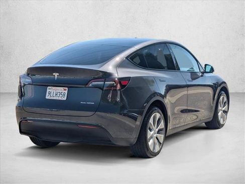 Used 2024 Tesla Model Y Long Range AWD/4WD image 5