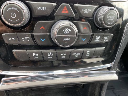 Used 2020 Jeep Grand Cherokee Limited w/ Premium Lighting Group AWD/4WD image 15