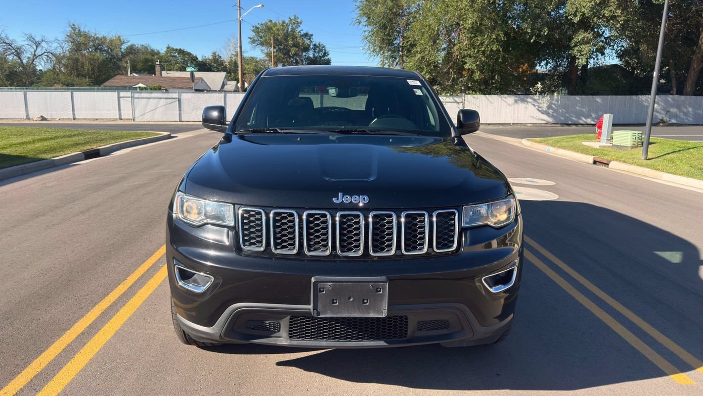 Used 2019 Jeep Grand Cherokee Laredo w/ 18" Wheel & 8.4" Radio Group AWD/4WD image 8