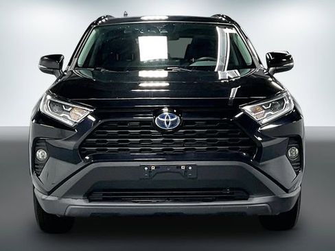 Used 2021 Toyota RAV4 XLE w/ Convenience Package image 2