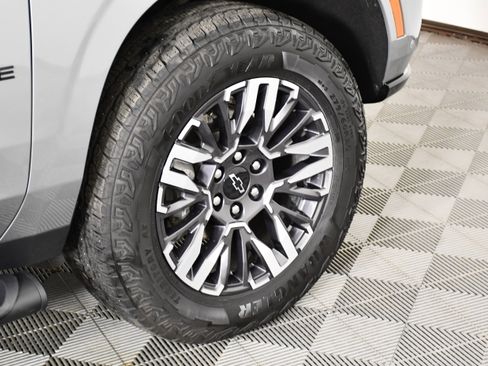 Used 2025 Chevrolet Tahoe Z71 AWD/4WD image 37