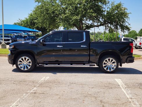 Used 2021 Chevrolet Silverado 1500 High Country w/ Technology Package AWD/4WD image 3
