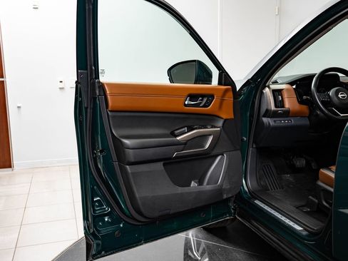 Used 2023 Nissan Pathfinder Platinum AWD/4WD image 29