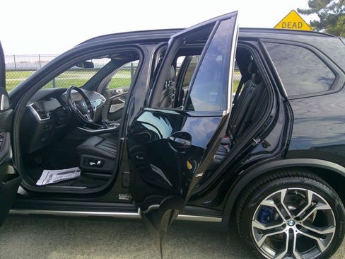 Used 2020 BMW X5 xDrive50i AWD/4WD image 34