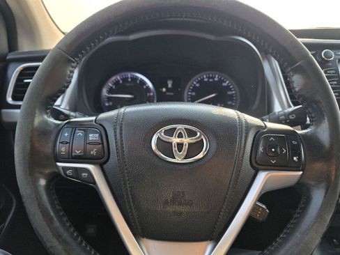 Used 2014 Toyota Highlander XLE AWD/4WD image 11