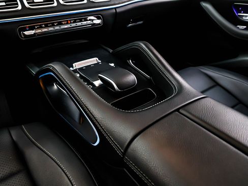 Certified 2025 Mercedes-Benz GLE 450e 4MATIC w/ Winter Package image 7