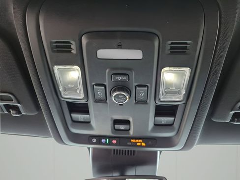 Used 2023 GMC Yukon SLT w/ SLT Premium Package image 40