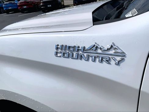 Used 2019 Chevrolet Silverado 1500 High Country w/ Technology Package AWD/4WD image 4