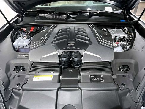Used 2025 Lamborghini Urus SE image 37