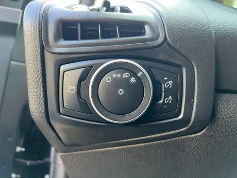 Used 2018 Ford Focus SE FWD image 31