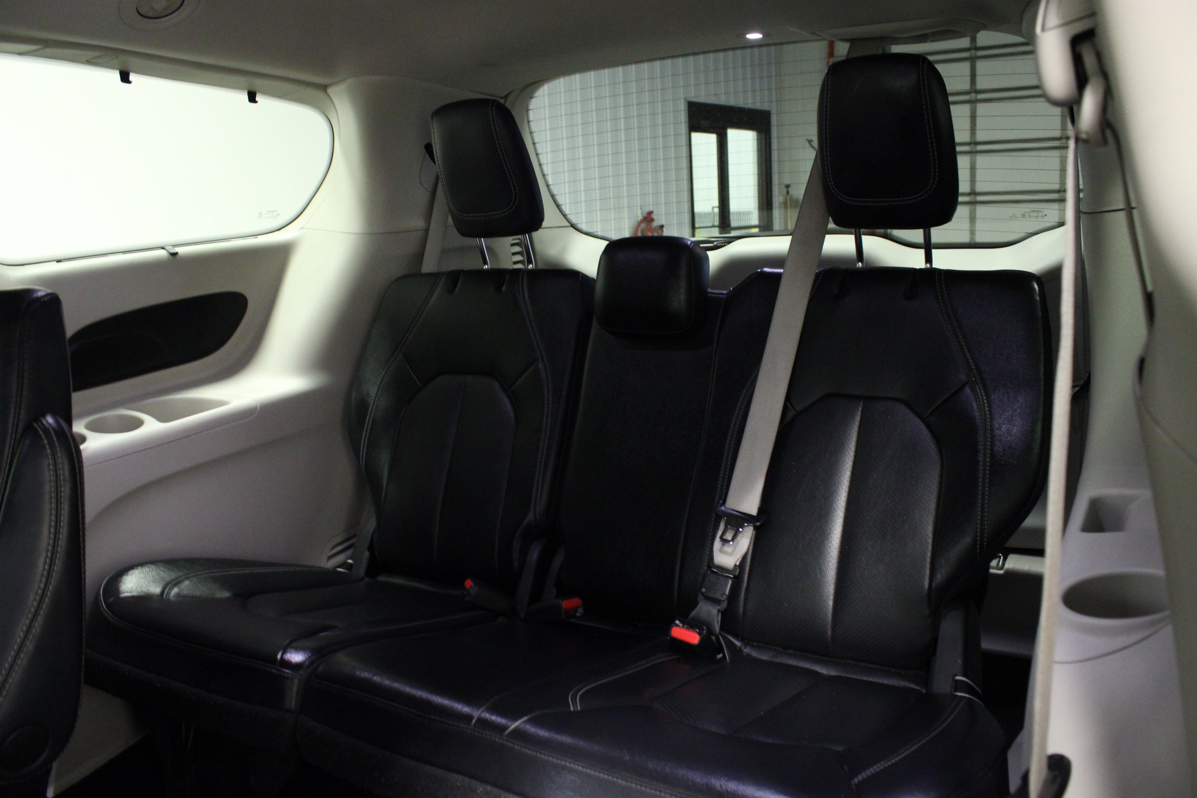Used 2022 Chrysler Pacifica Touring-L FWD image 14