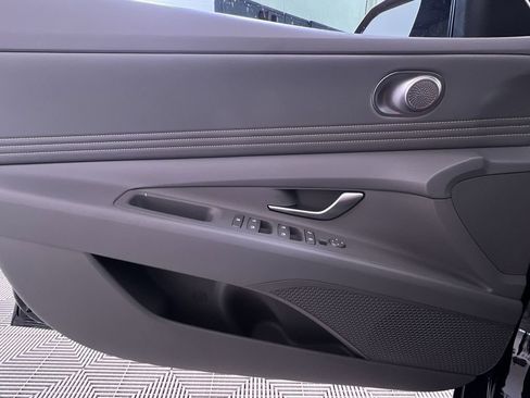 Used 2025 Hyundai Elantra Sport FWD image 28