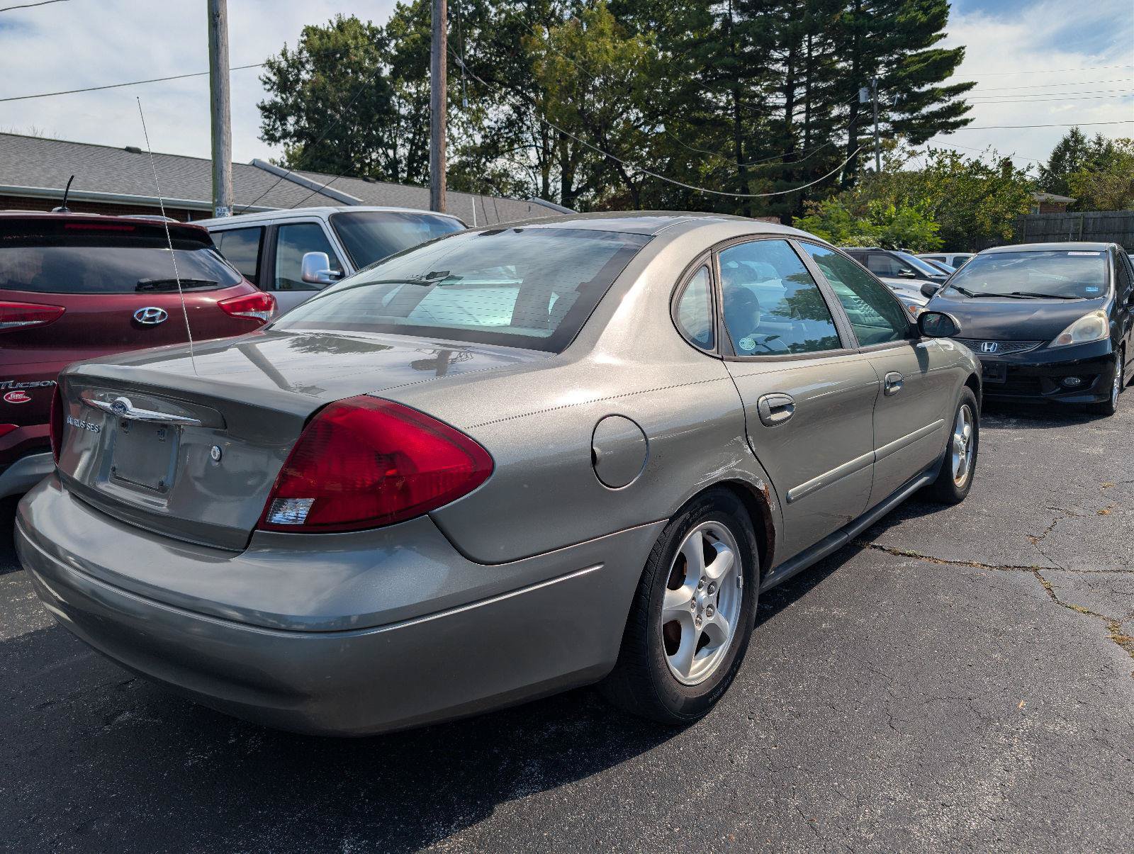 Used 2002 Ford Taurus SES FWD image 3