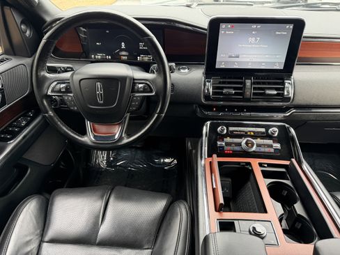Used 2021 Lincoln Navigator Reserve image 22