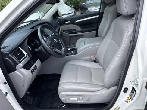 Used 2016 Toyota Highlander XLE AWD/4WD image 14
