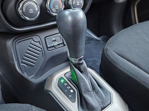 Used 2016 Jeep Renegade Latitude image 19