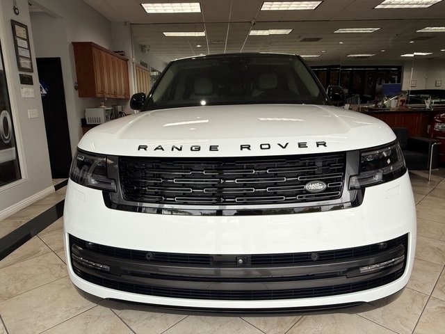 Used 2024 Land Rover Range Rover Long Wheelbase SE AWD/4WD image 4