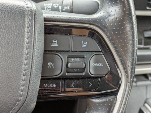 Used 2022 Toyota Tundra SR5 w/ SR5 Convenience Package AWD/4WD image 27