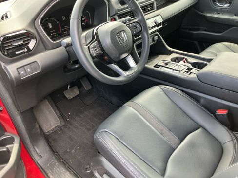 Used 2025 Honda Pilot EX-L image 32
