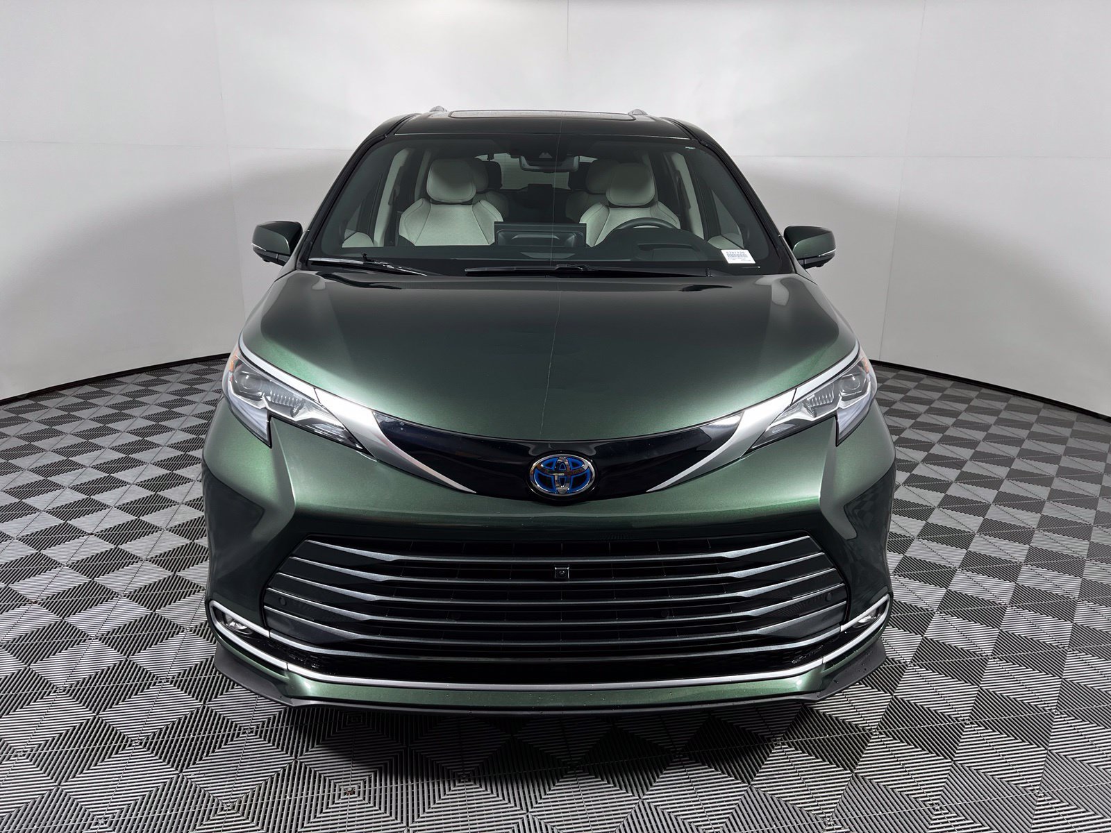 Certified 2025 Toyota Sienna Platinum FWD image 2