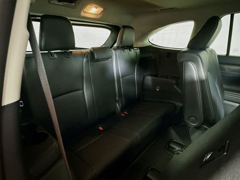 Certified 2024 Toyota Highlander Platinum AWD/4WD image 27