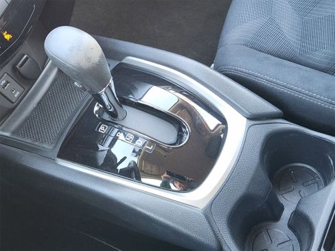 Used 2014 Nissan Rogue SV w/ SV Premium Package image 20