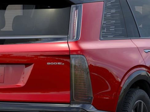 New 2026 Cadillac Vistiq Sport w/ LPO, Floor Liner Package image 19