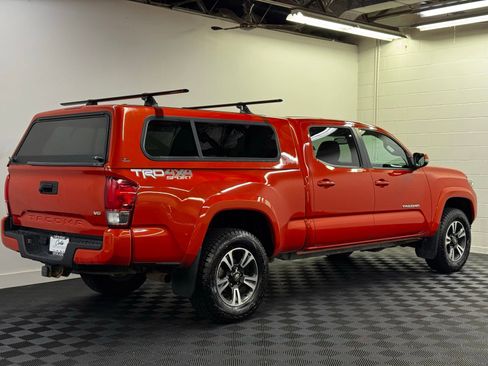 Used 2017 Toyota Tacoma TRD Sport AWD/4WD image 2