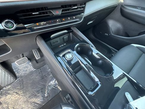 Used 2025 Buick Envision Sport Touring image 31