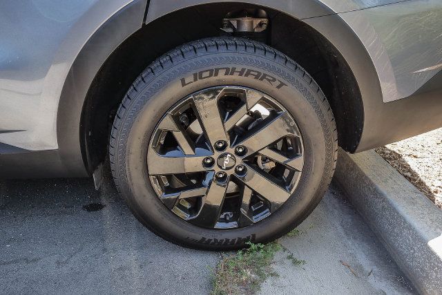 Certified 2022 Kia Sorento S AWD/4WD image 9
