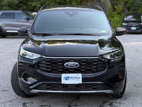 Used 2023 Ford Escape ST-Line w/ Tech Pack #1 AWD/4WD image 2