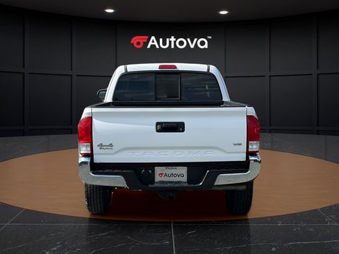 Used 2017 Toyota Tacoma SR5 w/ Tow Package AWD/4WD image 4