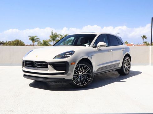 Used 2023 Porsche Macan AWD/4WD image 1