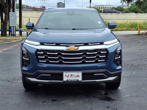 Used 2026 Chevrolet Equinox LT FWD image 2