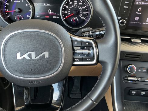 Used 2022 Kia Carnival LX image 13