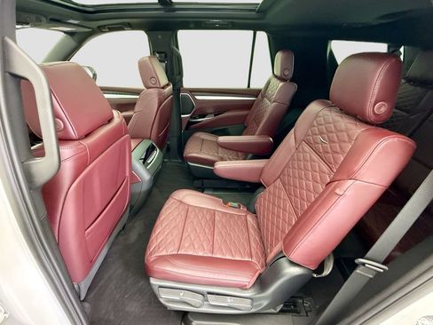 Used 2025 Cadillac Escalade Sport w/ LPO, Floor Liner Package AWD/4WD image 20