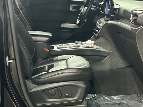 Used 2023 Ford Explorer XLT w/ Equipment Group 202A AWD/4WD image 64