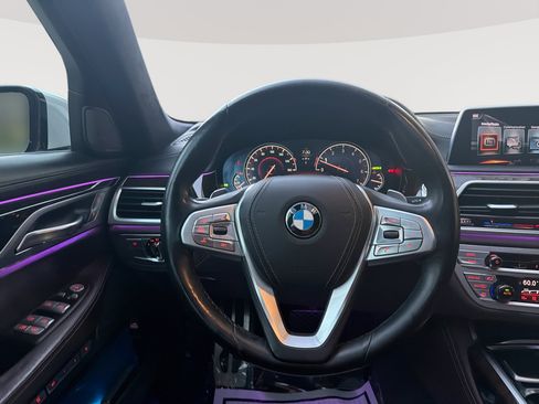 Used 2017 BMW 750i RWD image 11