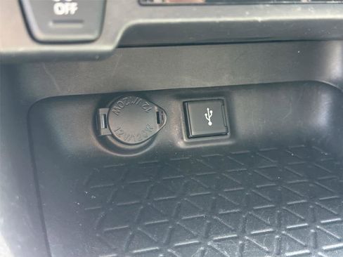 Used 2022 Toyota RAV4 XLE FWD image 35